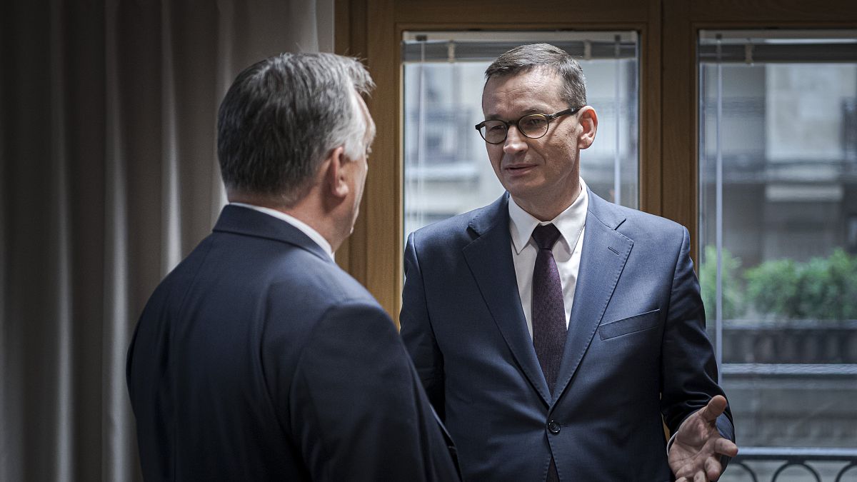 Orbán Viktor és Mateusz Morawiecki a visegrádi országok egyeztetésén, a brüsszeli EU-csúcs ülése előtt 2020. október 1-jén.