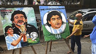Maradona, dieu du football et icône populaire