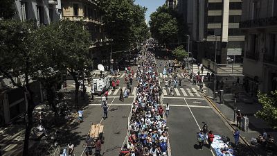 La coda chilometrica per l'ultimo saluto a Maradona, a Buenos Aires, Argentina