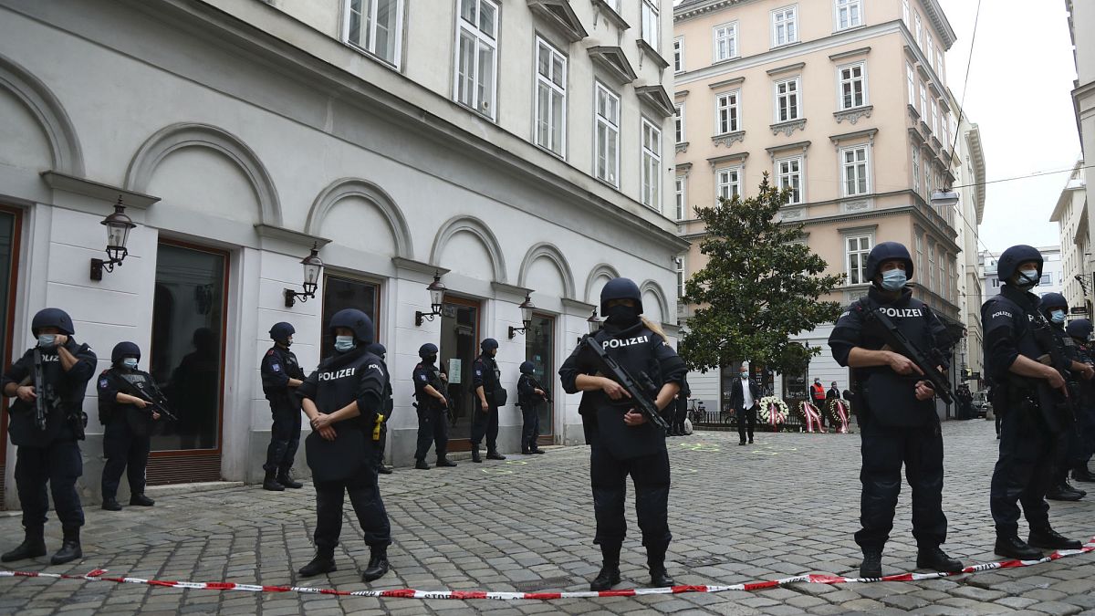 Avusturya'nın başkenti Viyana'da 2 Kasım'da meydana gelen saldırının ardından güvenlik güçleri merkezi noktalara konuşlandırıldı