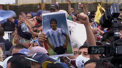 Diego Maradona mourners pushing against police barrier