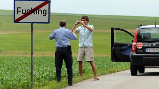 Il cartello stradale fuori dal villaggio di Fucking in Austria