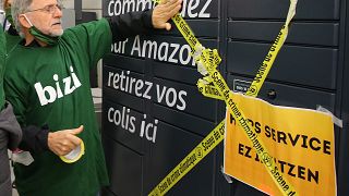 Tiltakoznak az Amazon ellen világszerte