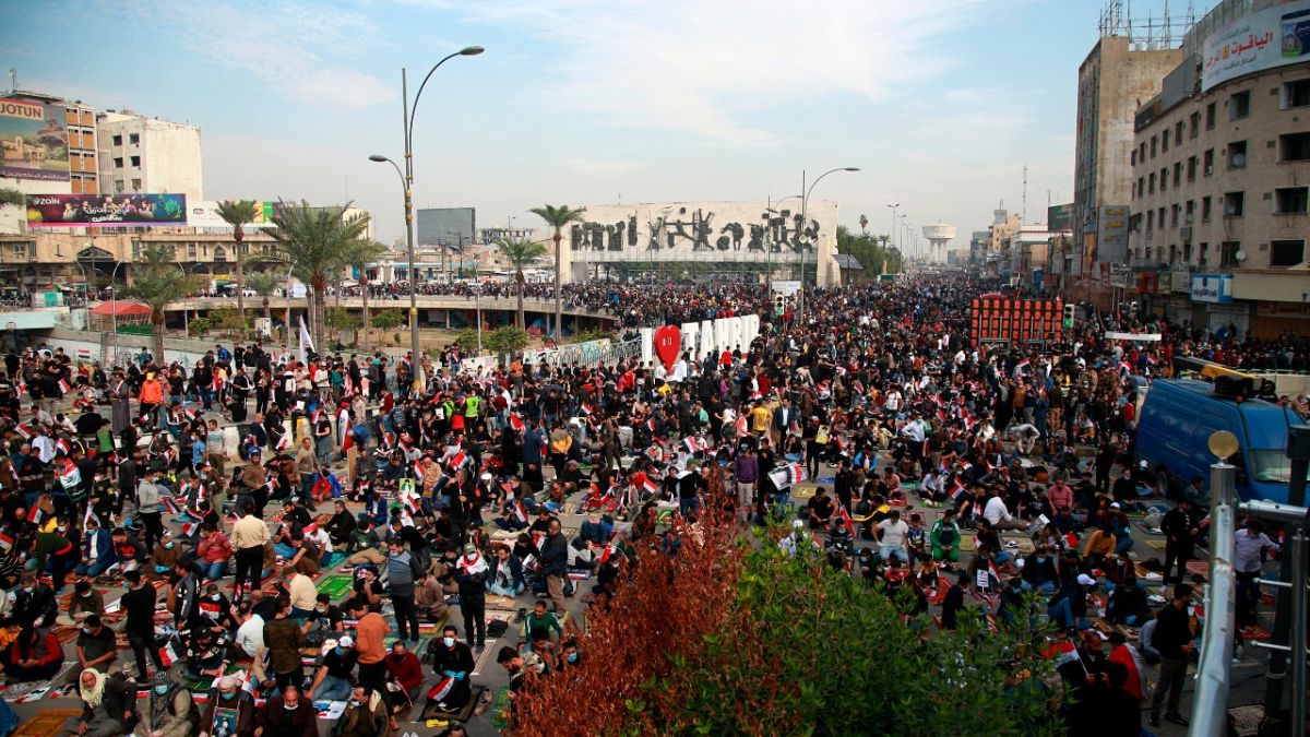 ده‌ها هزار نفر از هواداران مقتدی صدر در بغداد راهپیمایی کردند