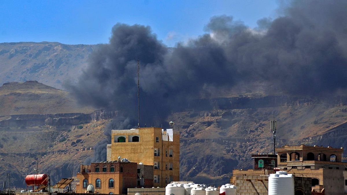 غارة جوية من قبل التحالف بقيادة السعودية على مواقع الحوثيين في العاصمة اليمنية صنعاء، 27 نوفمبر/ تشرين الثاني 2020