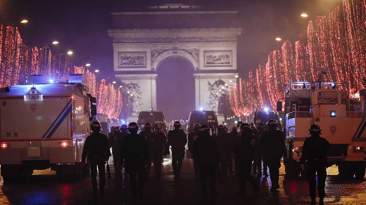 آیا فرانسه به سوی توتالیتاریسم می‌رود؟