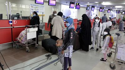 Sahte Covid-19 belgesi kullanan 21 kişi havaalanında yakalandı