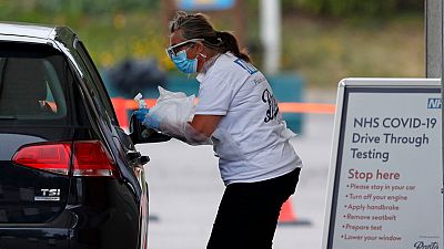 İngiltere'de 1.300 Covid-19 test sonucunun hatalı olduğu ortaya çıktı