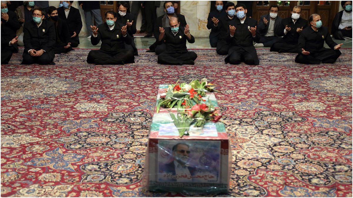 من مراسم تشييع العالم الإيراني