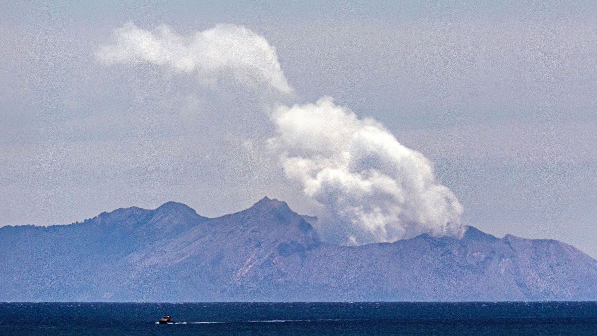 ثوران بركان وايت آيلاند  في واكاتاني  في 9 ديسمبر 2019
