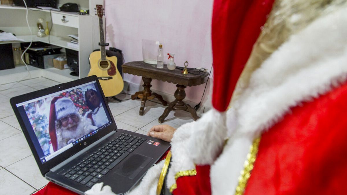 Covid-19 sebebiyle Noel Baba ziyaretlerini internet üzerinden konuşma gibi teknolojik yenilikler aldı.