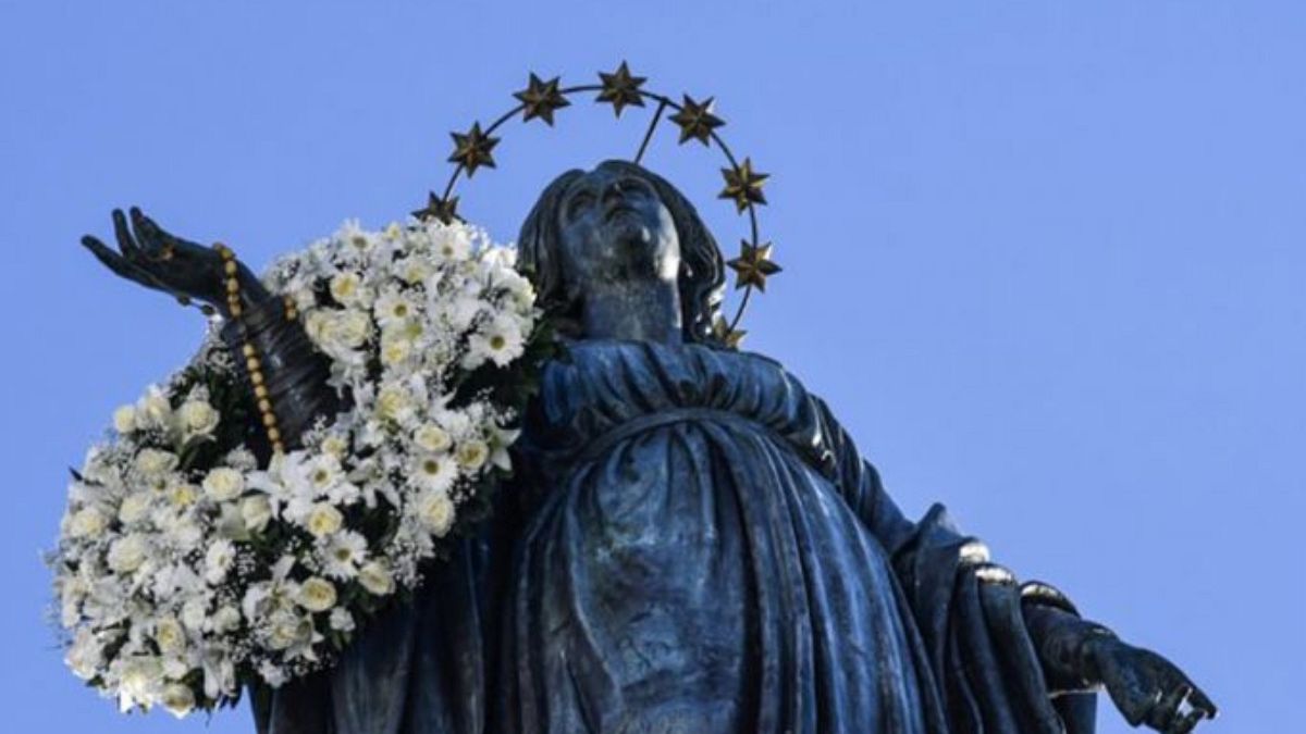 Meryem Ana heykeli