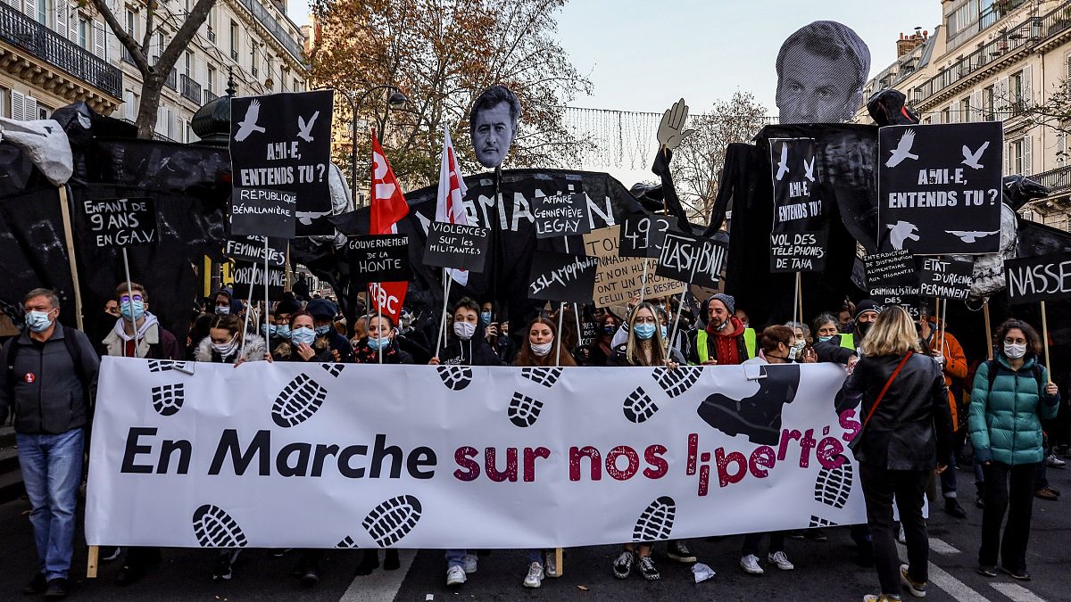 Átírják az új francia nemzetbiztonsági törvény rendőröket védő cikkelyét