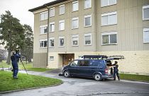 Stockholm polisi başkentin güneyindeki bir apartman dairesinde 41 yaşındaki oğlunu 28 yıldır kilitli tuttuğu iddia edilen 70'li yaşlardaki kadın hakkında soruşturma başlattı