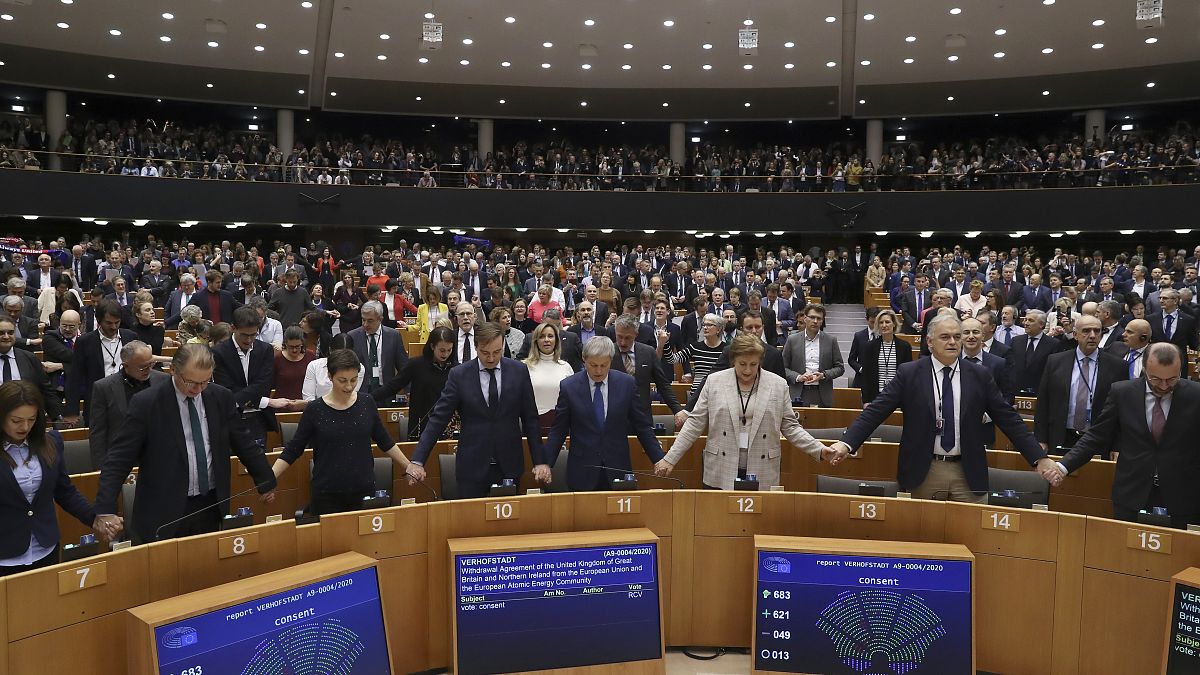 أعضاء البرلمان الأوروبي  بعد التصويت على انسحاب المملكة المتحدة من الاتحاد الأوروبي، بروكسل