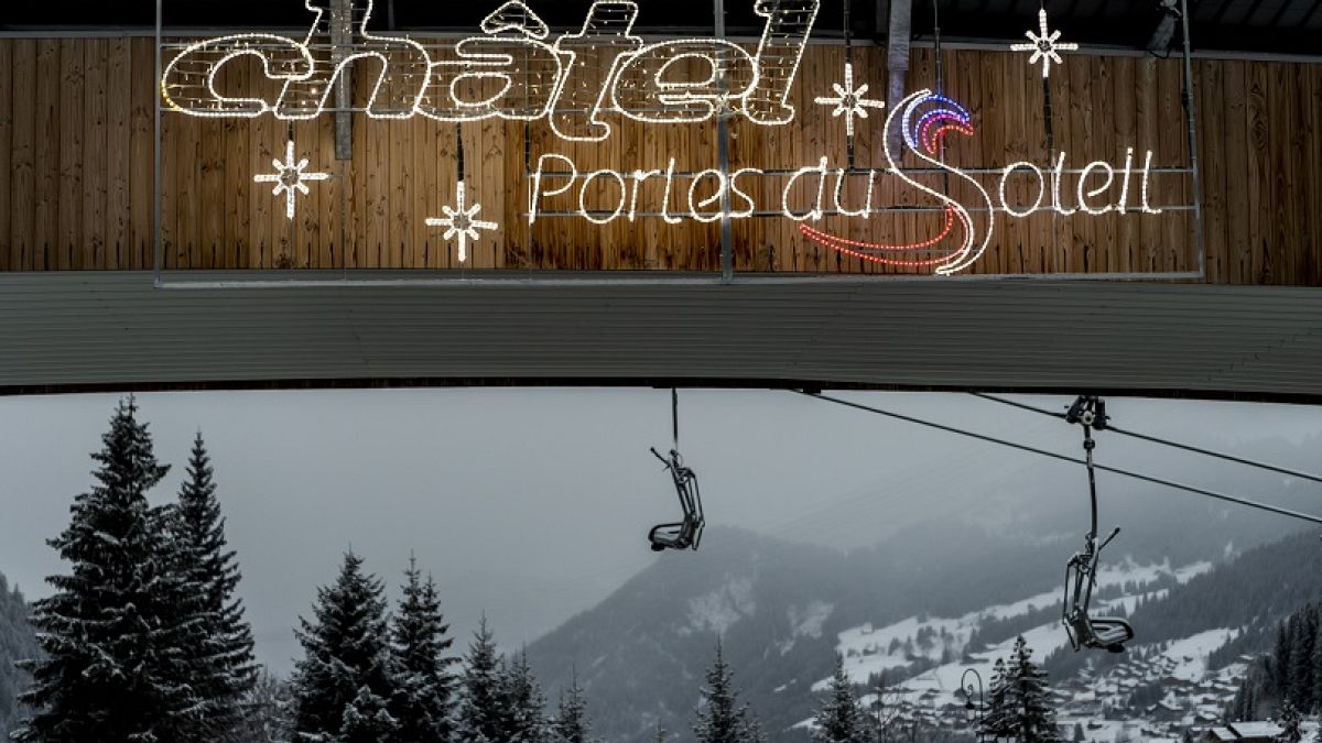 La estación de esquí cerrada de 'Portes du Soleil' en Chatel, Francia 1/12/2020