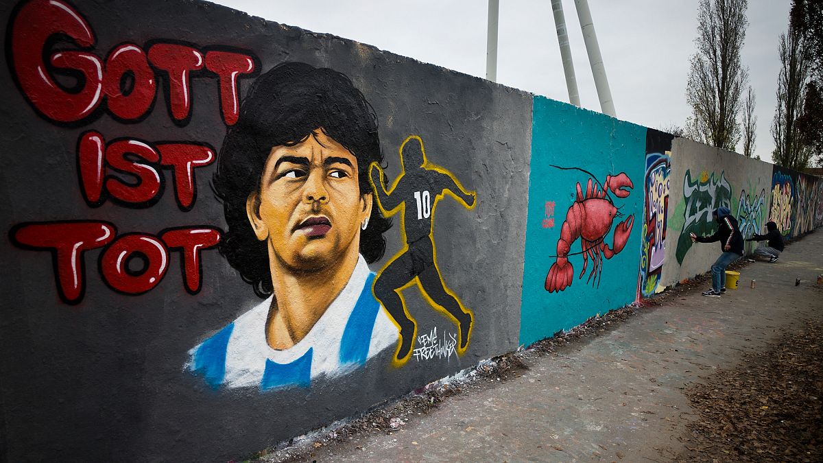 Maradonára emlékező graffiti