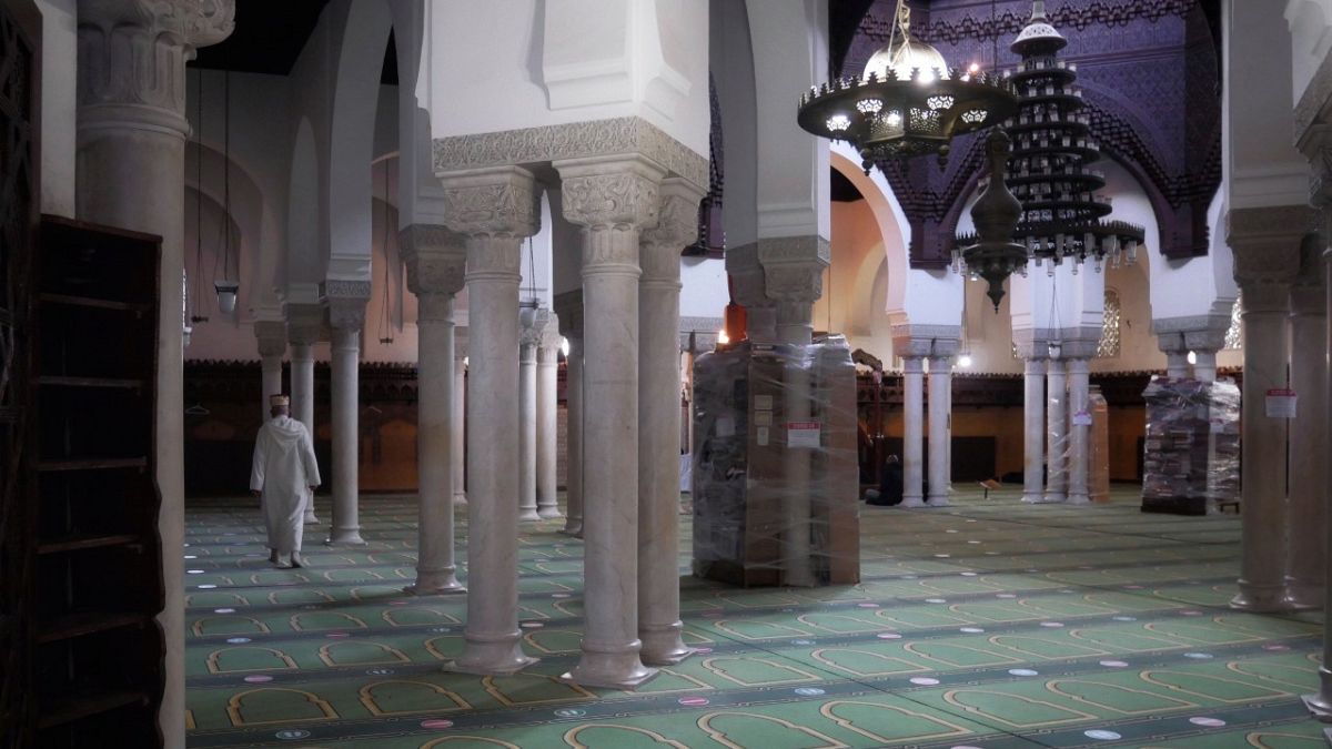 دولت فرانسه برای مبارزه با جدایی‌طلبی ۷۶ مسجد را بازرسی می‌کند