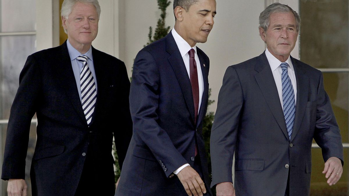 Οι πρώην πρόεδροι των ΗΠΑ Μπαράκ Ομπάμα, Τζορτζ Ου. Μπους και Μπιλ Κλίντον