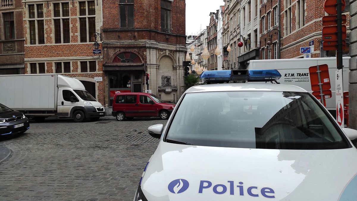 A le Détour bár a rendőrség mellett Büsszelben