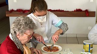 Trabalho humanitário nos lares de idosos de França