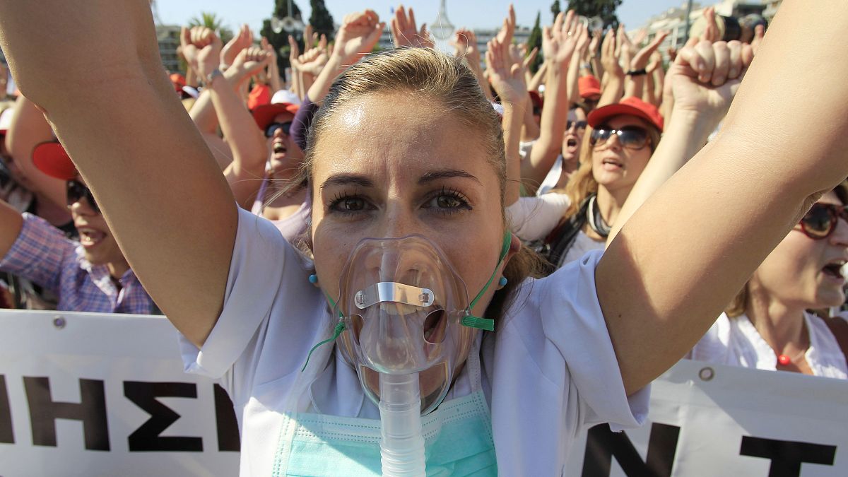 صورة من الارشيف من مظاهرة للممرضات في اليونان 