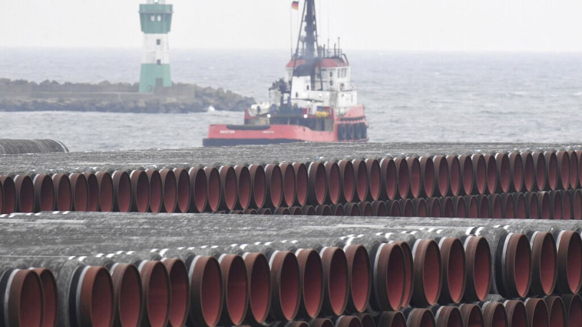 Трубы для газопровода "Северный поток-2" на складе в порту Мукран на немецком острове Рюген