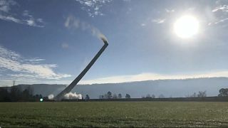 شاهد: هدم مدخنة يبلغ طولها 1000 قدم بالمتفجرات في محطة أمريكية لتوليد الكهرباء 