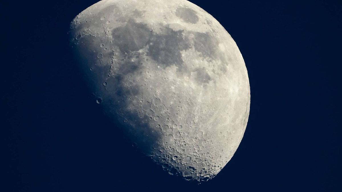 NASA, 1 Dolar'a Ay tozu almak için özel şirketlerle anlaştı