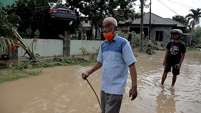 Sumatra atingida por inundações repentinas