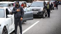 Stilles Gedenken um gefallene Soldaten in der Hauptstadt Baku