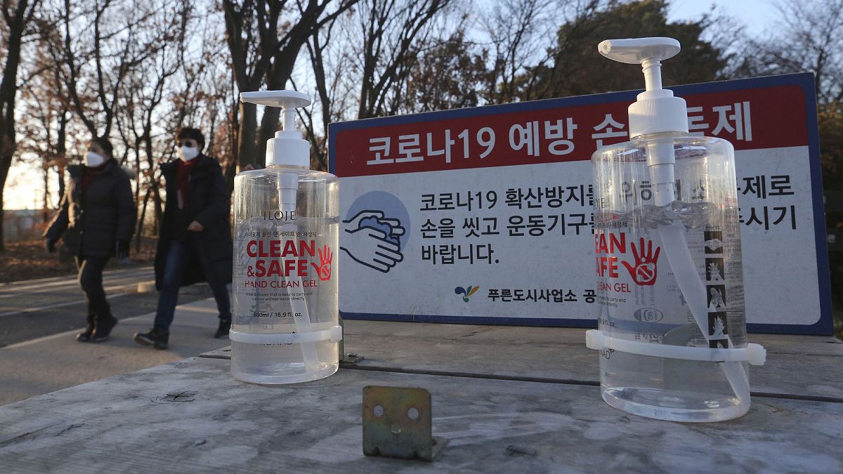 Güney Kore, artan yeni vaka sayıları üzerine Covid-19 pandemisinde 3.dalga uyarısı yaptı.