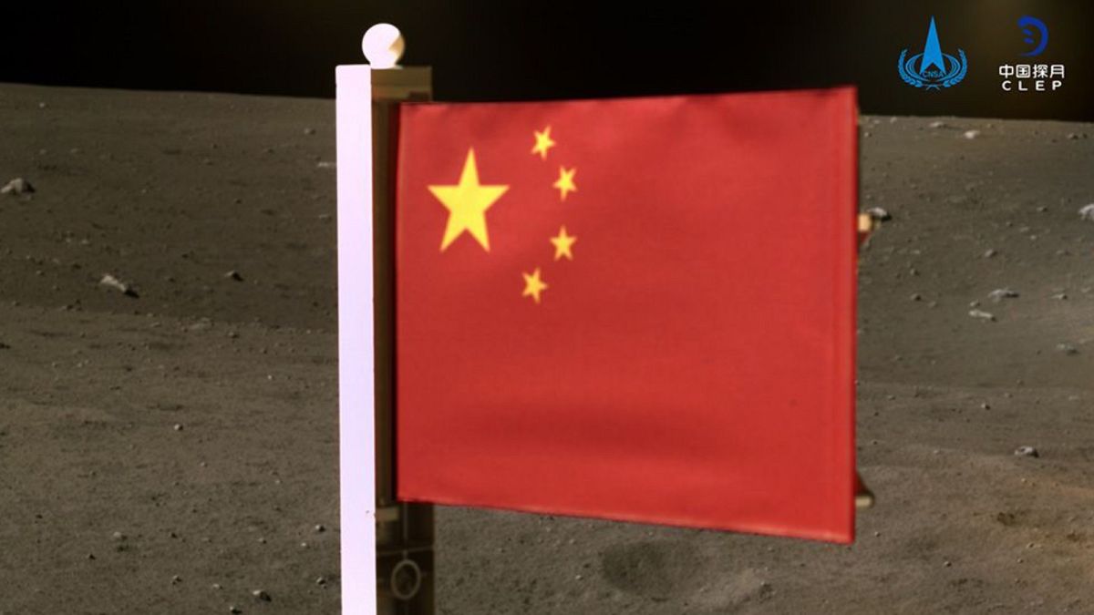 Kínai zászló a Holdon