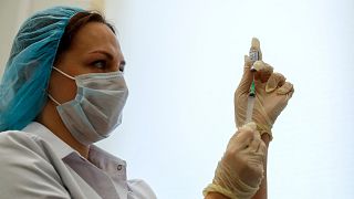 Rusya'da geliştirilen Covid-19 aşısı Sputnik V'in kitlesel uygulanmasına başkent Moskova'daki 70 klinikte cumartesi günü başladı