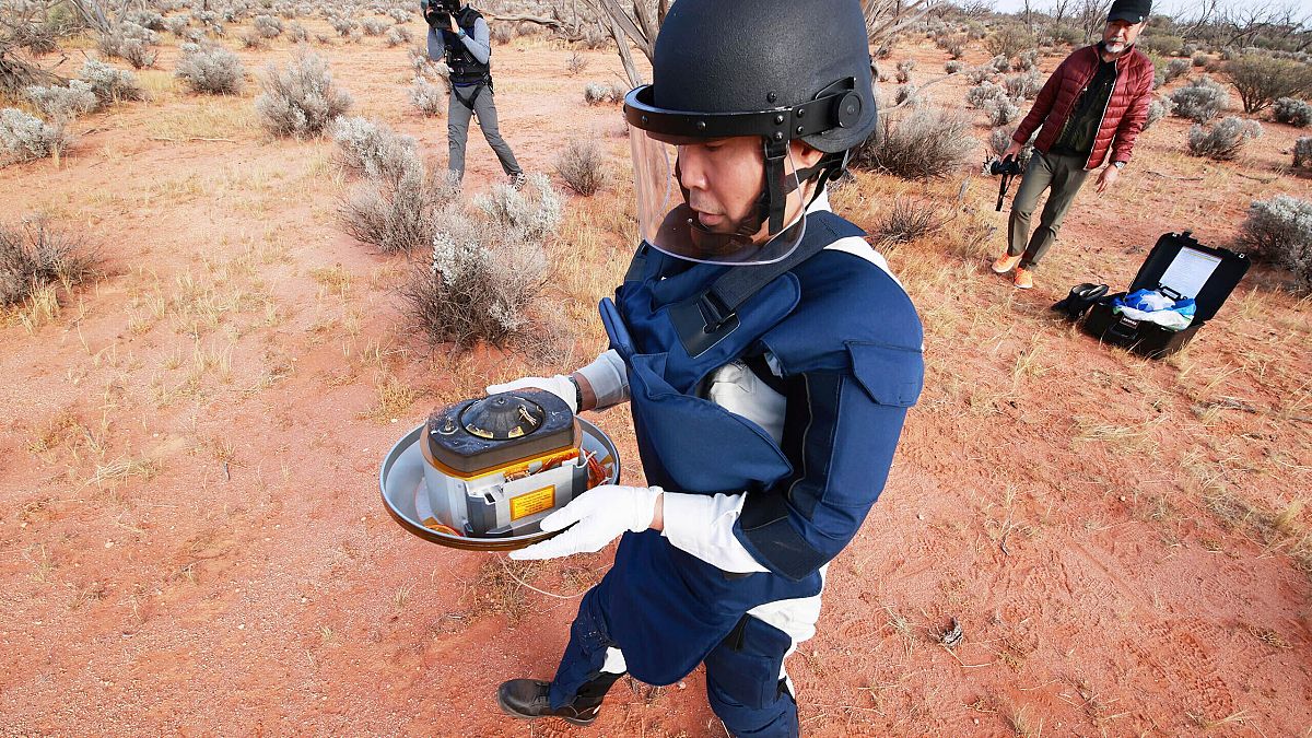 A capsule dropped by Hayabusa2 is collected in the Australian outback
