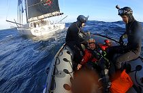 Спасение Кевина Эскофье моряками французского фрегата "Нивоз"