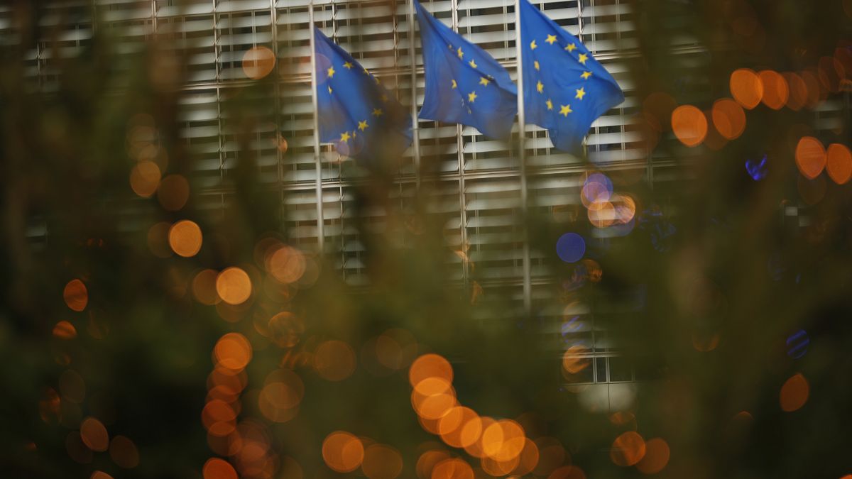 المفوضية الأوروبية تطالب شركات التكنولوجيا بالتزام الشفافية 