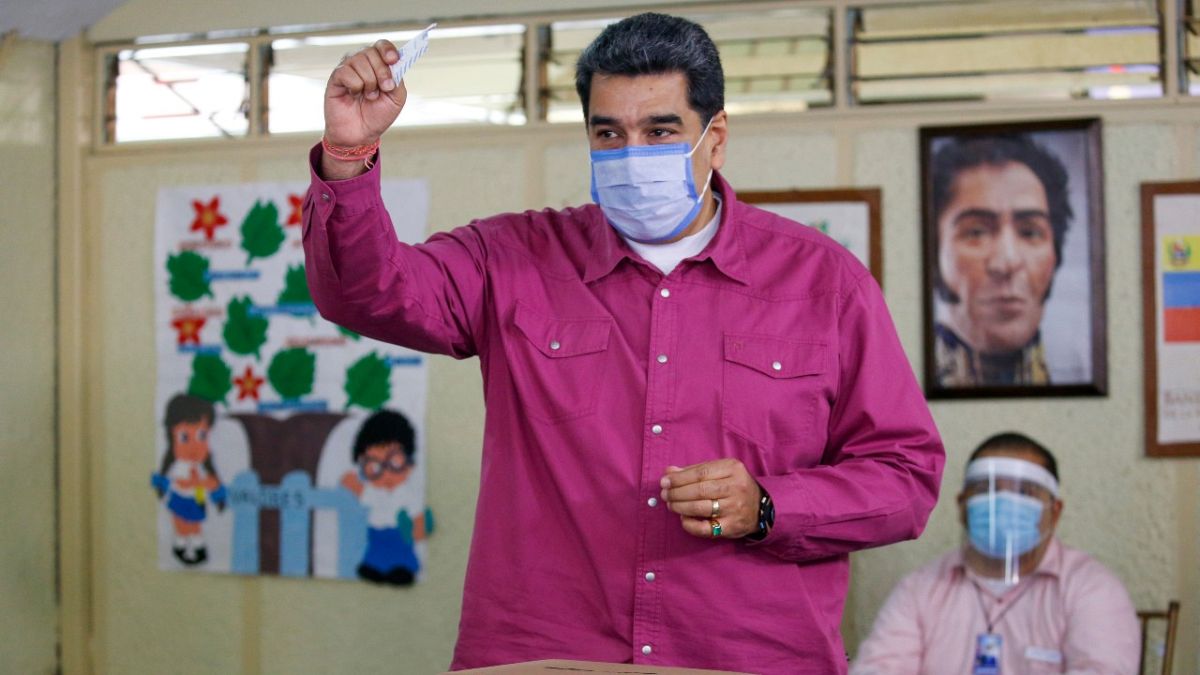 مادورو بعد الإدلاء بصوته في الانتخابات التشريعية