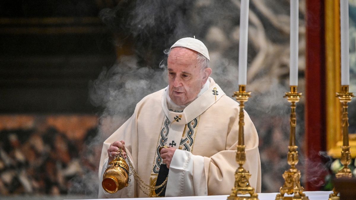 البابا فرنسيس أثناء احتفاله بالقداس بمناسبة عيد المسيح الملك في كتدرائية القديس بطرس بالفاتيكان.