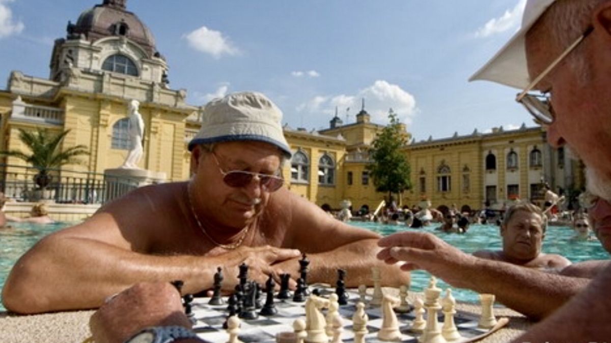 Sakkozók a budapesti Széchenyi fürdőben