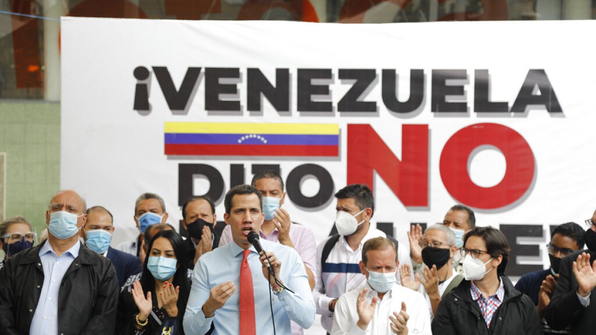 AB, muhalefet lideri Juan Guaido'nun boykot ettiği seçimlerde alınan sonuçları tanımadığını açıkladı