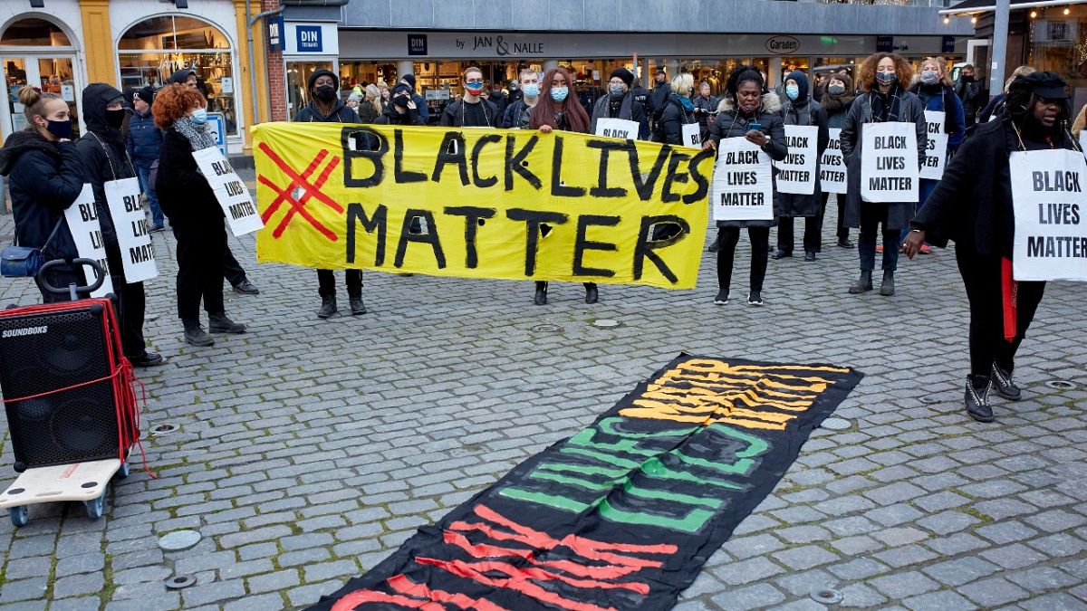مظاهرة تنادي بحماية السود