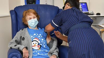 Margaret Keenan, de 90 años, primera persona vacunada en el Reino Unido