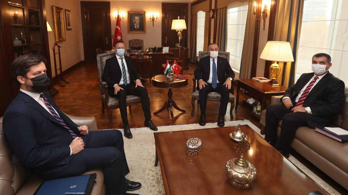Macaristan Dışişleri Bakanı Szijjarto, Ankara'da mevkidaşı Çavuşoğlu ile bir araya geldi
