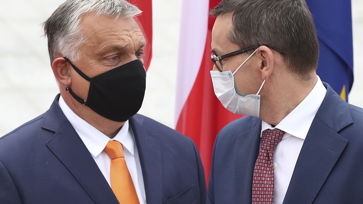رئيسا وزراء بولندا ماتيوس مورافيسكي والمجر فيكتور أوربان