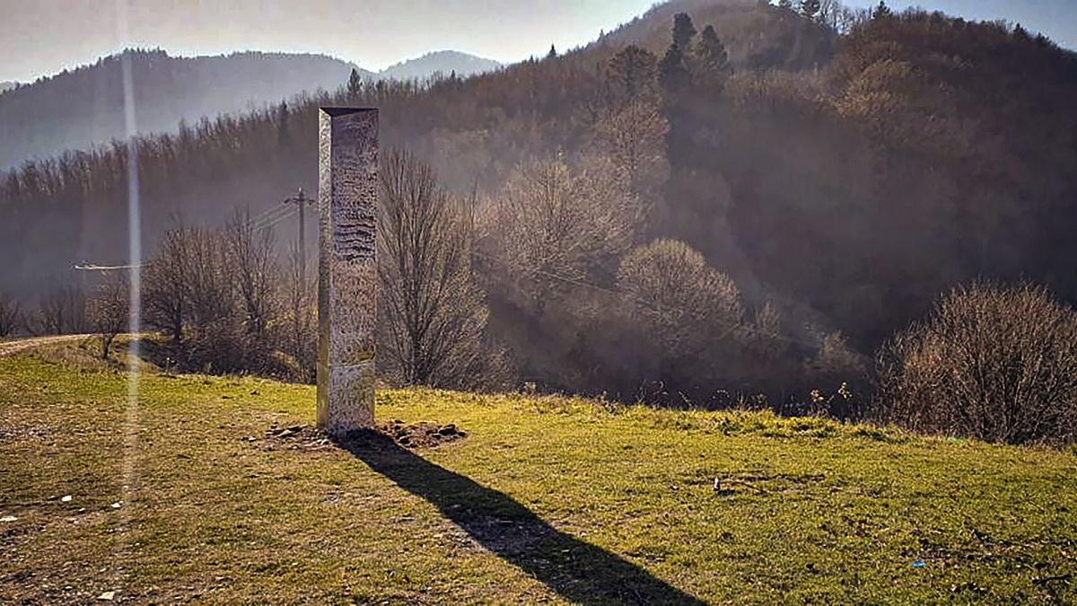 مسلة على تل باتكا دوامني ، شمال رومانيا