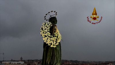 Pope pays private visit to Rome Virgin Mary statue