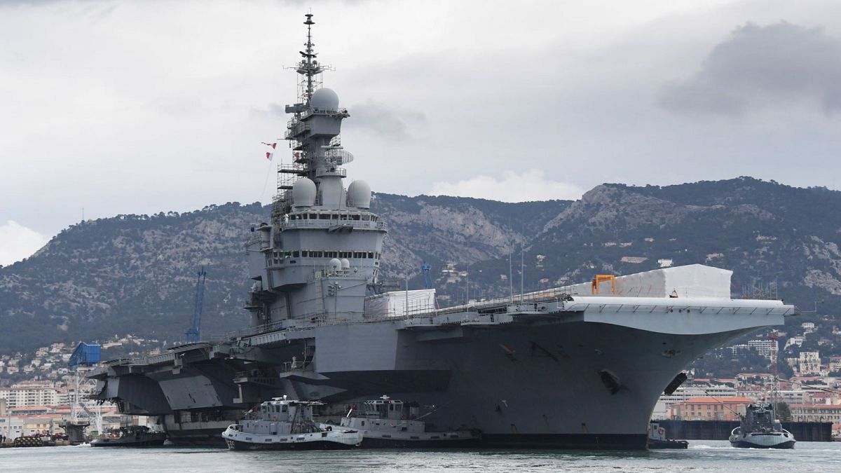 Archives : le porte-avions français "Charles-de-Gaulle" à son port d'attache Toulon, le 8 février 2017
