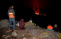شاهد: انفجار بركان جزيرة ريونيون الفرنسية للمرة الثالثة هذا العام