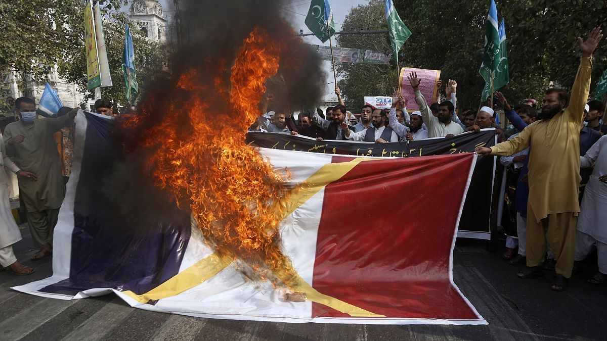 Muslime protestieren gegen Frankreich